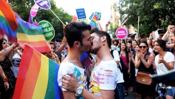 A gay couple kisses during the Gay Pride parade on June 28, 2015 in the Istiklal street near the Taksim square in Istanbul (AFP/file)