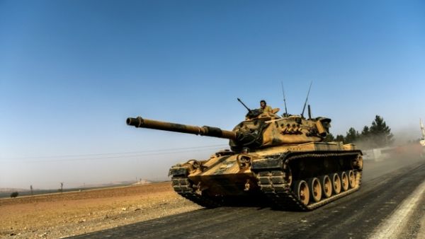 A Turkish army tank drives towards Syria in the Turkish border city of Karkamis on August 24, 2016. (AFP/Bulent Kilic) A Turkish army tank drives towards Syria in the Turkish border city of Karkamis on August 24, 2016. (AFP/Bulent Kilic)