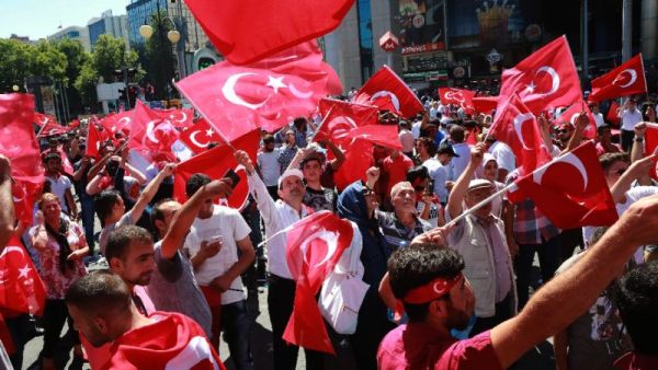 People wave national flags as they march from Kizilay Square to the Turkish General Staff building in Ankara, on July 16, 2016 (AFP/Adem Altan)
