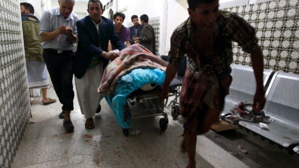 Yemenis transport a severely injured man on a gurney as he arrives at a hospital in Sanaa after being injured when two suicide bombers hit a Shiite mosque in quick succession, September 2, 2015. (AFP/Mohammed Huwais)
