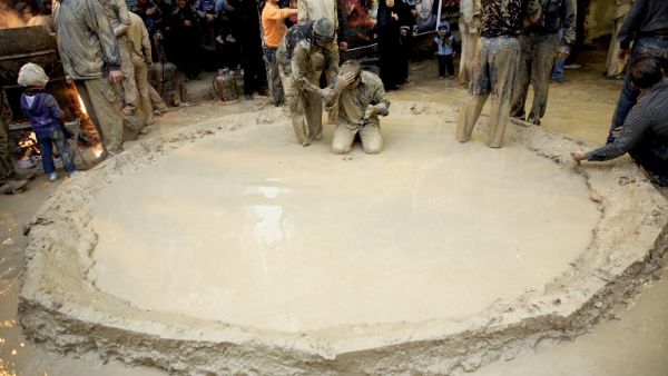 مصرع 5 أشخاص وفقدان آخر في سيول اجتاحت إيران
