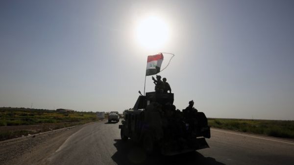 Iraqi counterterrorism forces drive across the Anbar province, toward Fallujah. (AFP/Ahmad Al-Rubaye)