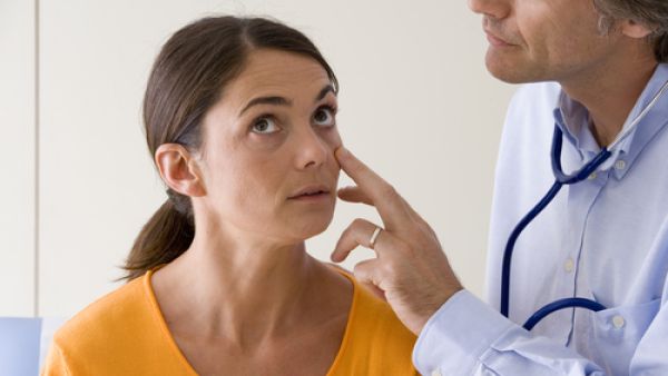 من أعراض "الأنيميا" اليرقان وتغير لون البول إلى البني أو الأحمر

