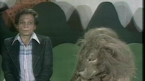 "كلب" ولا "أسد" في مسرحية عادل إمام؟!.