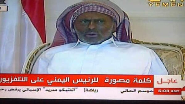 علي عبدالله صالح في ظهوره الأول بعد الهجوم عليه. علي عبدالله صالح في ظهوره الأول بعد الهجوم عليه.