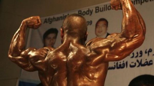 الشاب المجسّم: عضلات في عضلات!. الشاب المجسّم: عضلات في عضلات!.