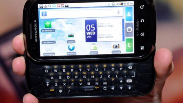 بعض الناس يضعون آيات قرأنية على الجهاز كعلامة تدين!! بعض الناس يضعون آيات قرأنية على الجهاز كعلامة تدين!!