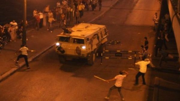 اتهامات للجيش المصري بدهس المتظاهرين. اتهامات للجيش المصري بدهس المتظاهرين.