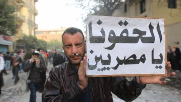 المصريون يطالبون برحيل المجلس العسكري عن السلطة. المصريون يطالبون برحيل المجلس العسكري عن السلطة.