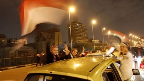 فرحة صبايا مصرية بتنحي مبارك.