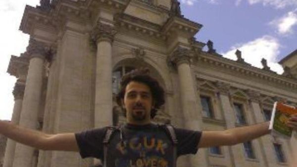 ابراهيم عثمان طبيب الثورة السورية. ابراهيم عثمان طبيب الثورة السورية.