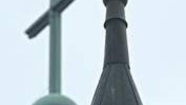 الدينية لا تعني الطائفية بالضرورة. الدينية لا تعني الطائفية بالضرورة.