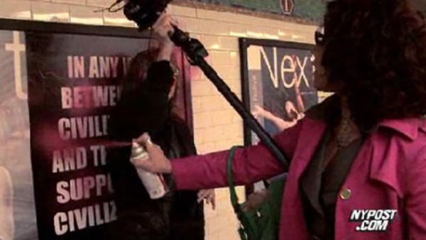 الناشطة والصحفية المصرية منى الطحاوى الناشطة والصحفية المصرية منى الطحاوى