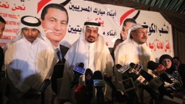 أبناء مبارك يشكرون المحامين الكويتيين الذي تطوعوا للدفاع عنه. أبناء مبارك يشكرون المحامين الكويتيين الذي تطوعوا للدفاع عنه.