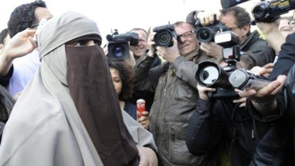 هل يهدد النقاب علمانية فرنسا؟ هل يهدد النقاب علمانية فرنسا؟