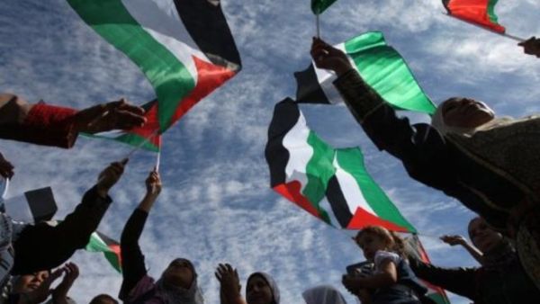 فرحة بتحرير الأسرى الفلسطينيين. فرحة بتحرير الأسرى الفلسطينيين.