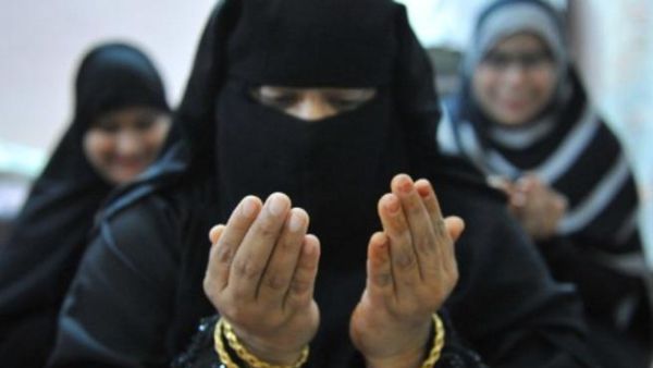 إلى أصدقائى الإسلاميين: رمضانكم تطبيق شريعة. إلى أصدقائى الإسلاميين: رمضانكم تطبيق شريعة.