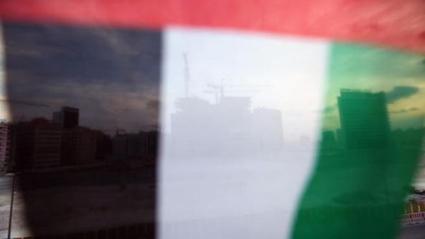 يوجد عدد كبير من العمالة الوافدة في دولة الإمارات. يوجد عدد كبير من العمالة الوافدة في دولة الإمارات.