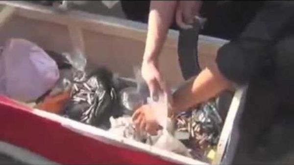 صورة من الفيديو المثير للجدل حول تلفيق الأسلحة للمعتصمين في رابعة العدوية والنهضة!