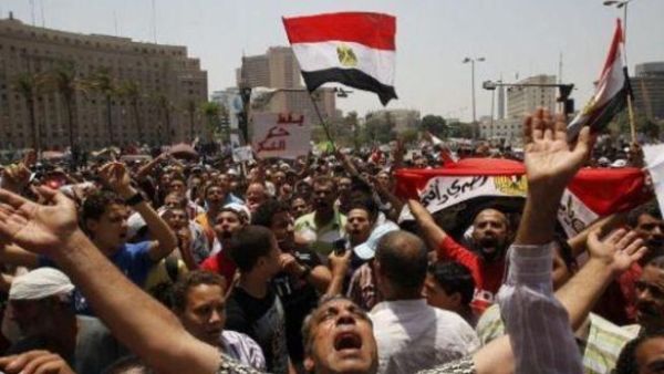 غليان الشارع المصري بسبب محاكمة مبارك ونتائج انتخابات الرئاسة غليان الشارع المصري بسبب محاكمة مبارك ونتائج انتخابات الرئاسة