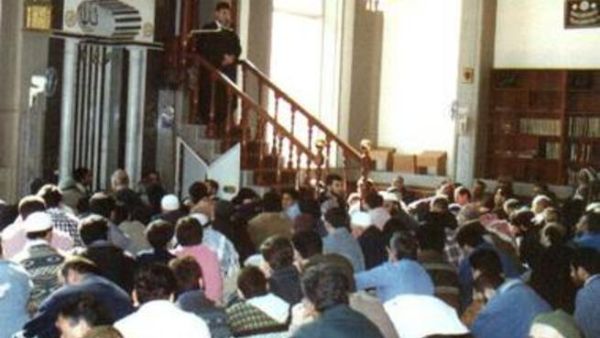 السياسة تغادر خطب الجمعة