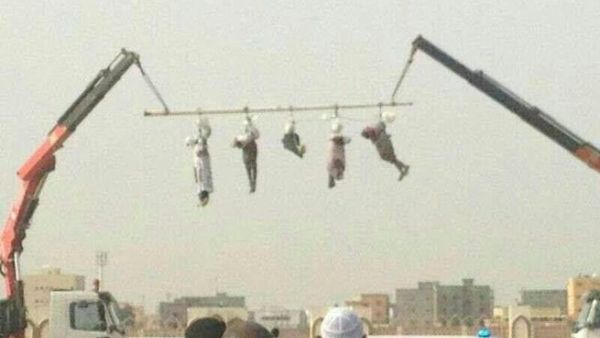 تنفيذ حكم القصاص بالصلب امام جامعة جازان بالسعودية