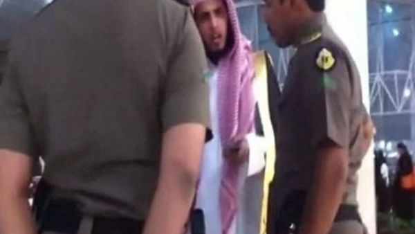 فتاة بالسعودية تطلب الشرطة لرجال هيئة الامر بالمعروف والنهي عن المنكر