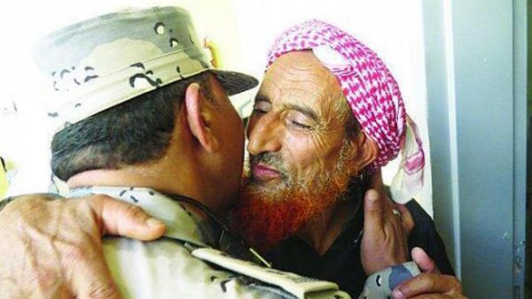 وداع حار من مخالف لرجل أمن في السعودية