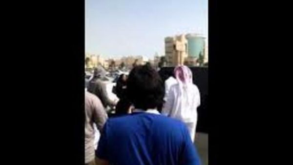 سعوديون يتحرشون بفتيات بمجمع تجاري بالمنطقة الشرقية