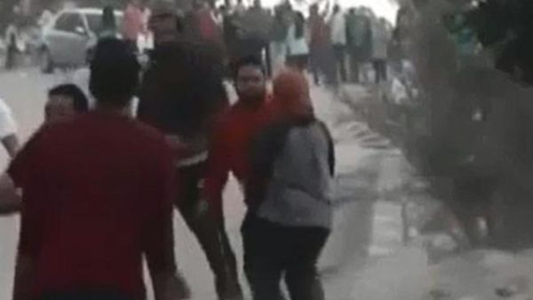 ناشطة مصرية تتعرض للضرب امام مكتب الارشاد