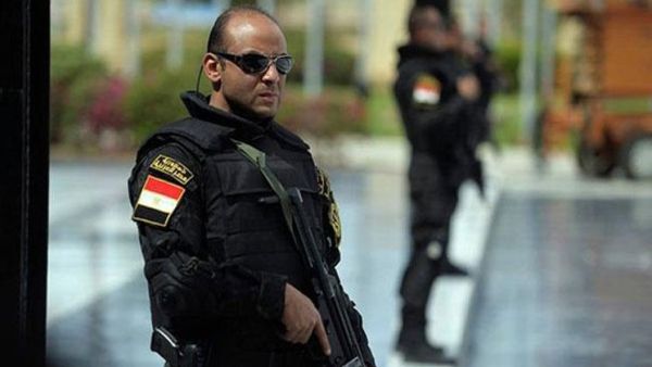 مقتل مسلح وإصابة ضابطي شرطة في اشتباكات غرب القاهرة