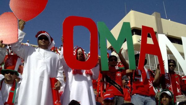 وأخيراً العُمانيون يفاجئون المغردون العرب وينشؤون أول هاشتاغ عُماني  وأخيراً العُمانيون يفاجئون المغردون العرب وينشؤون أول هاشتاغ عُماني