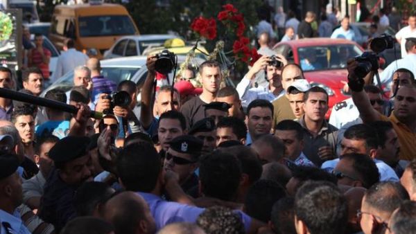 مظاهرات وغضب واسع ضد زيارة موفاز لـ "رام الله" مظاهرات وغضب واسع ضد زيارة موفاز لـ "رام الله"