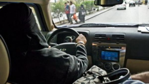 قيادة المرأة السعودية للسيارة مثار جدل 
