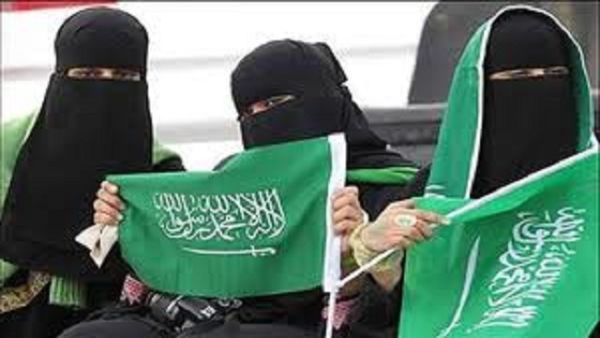 سعوديات على مدرجات ملاعب كرة القدم