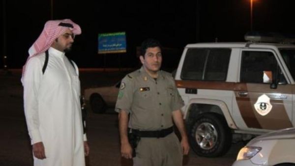 الاستهزاء بالدوريات المرورية في السعودية من قبل المفحطين الاستهزاء بالدوريات المرورية في السعودية من قبل المفحطين