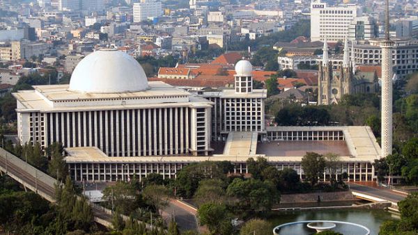 Jakarta's Istiqlal mosque, the largest mosque in Southeast Asia. (Wikipedia)