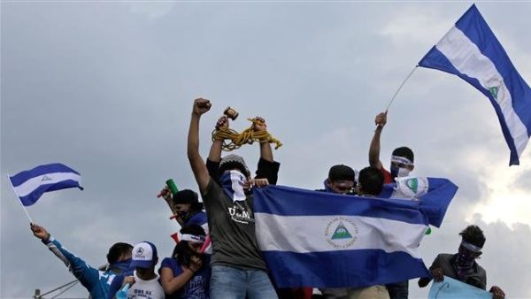 Anti-government demonstrators hold a protest demanding that Nicaraguan President Daniel Ortega and his wife, Vice President Rosario Murillo, step down, in Managua, Nicaragua, May 26, 2018. (AFP)