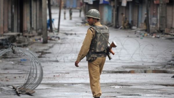 Soldier walks aside barbed wire in Kashmir (AFP/ File Photo)