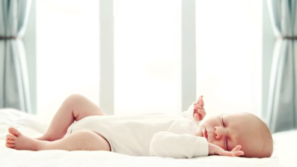 تحميم الأطفال بالماء الدافىء تساعد على هدوء الأطفال
