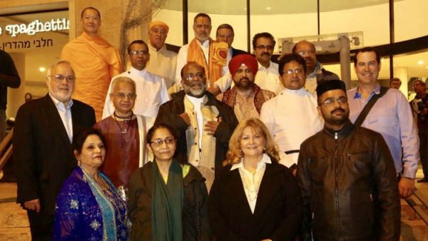 الوفد البحريني والذي يضم 24 شخصا زار القدس بمبادرة من "مركز سيمون ويزنتال" الإسرائيلي