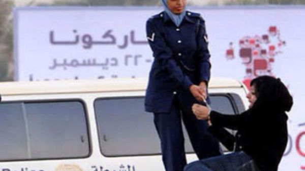 البحرين تفرق احتجاجات 