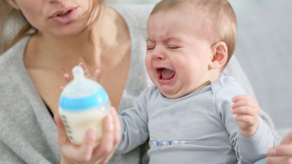 البكاء هو الطريقة التي يعبّر فيها الطفل عن شعوره بالضيق أو الألم أو الجوع