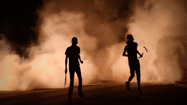 قضت المحكمة الثلاثاء بالسجن المؤبد على "خمسة متهمين بجناية استيراد وحيازة مفرقعات