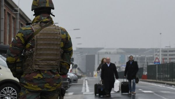 A Belgian soldier controls access to Brussels airport on March 23, 2016, one day after two massive suicide blasts by men with bombs in their bags hit the airport. (AFP/John Thys) 