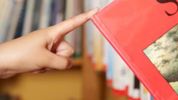 More than 160,000 e-books, including 4,600 in Arabic, and 24,442 full text journals, will be free to access to avid readers in Oman. (File photo)