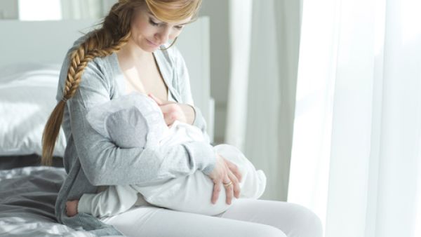 الرضع الذين حصلوا على رضاعة طبيعية تعرضوا لنكهة الخضروات من خلال حليب الأم.