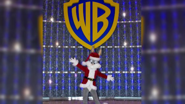 Make it a holiday season to remember at the world’s first-ever Warner Bros. branded indoor theme park alongside your favorite DC Super Heroes and animation super stars!