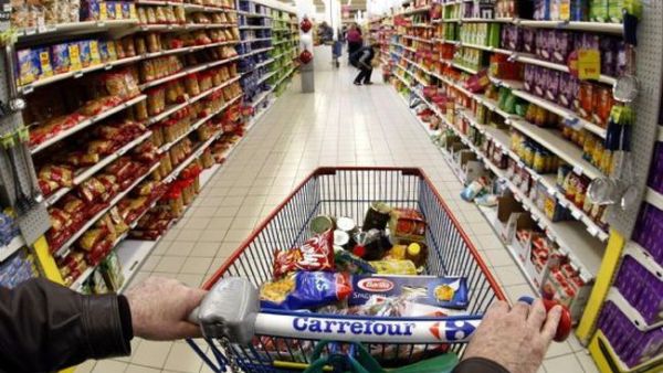 Big grocery stores often offer specials on big purchase item, but is the discounted item really what you're after? (Carrefour)
