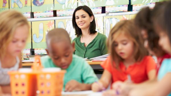 Parents are increasingly taking out savings plans to cover their child's educational future. (File photo)